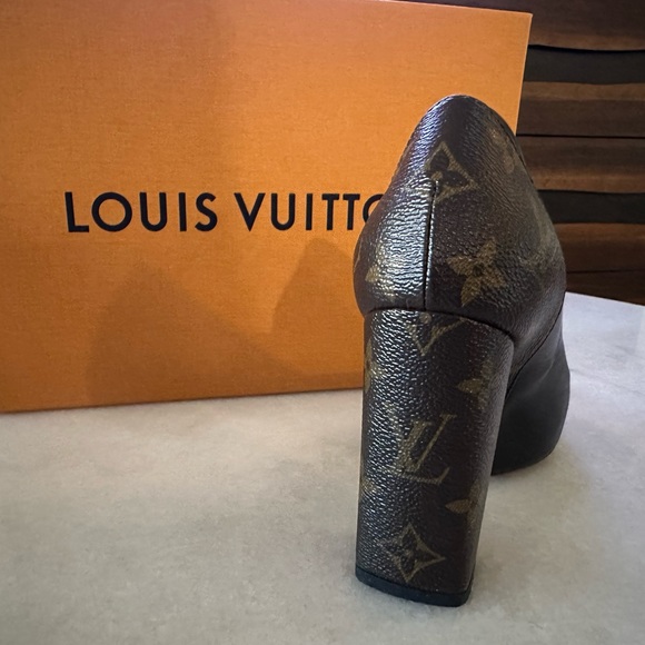 Louis Vuitton pumps size 7 - Picture 3 of 4